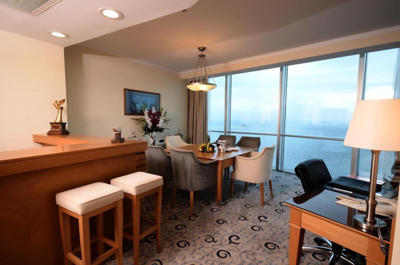 Wyndham Grand Izmir Ozdilek Thermal & Spa Exterior foto A suite at the Ritz-Carlton, Dubai