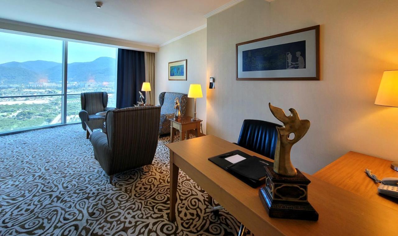 Wyndham Grand Izmir Ozdilek Thermal & Spa Exterior foto A room at the hotel