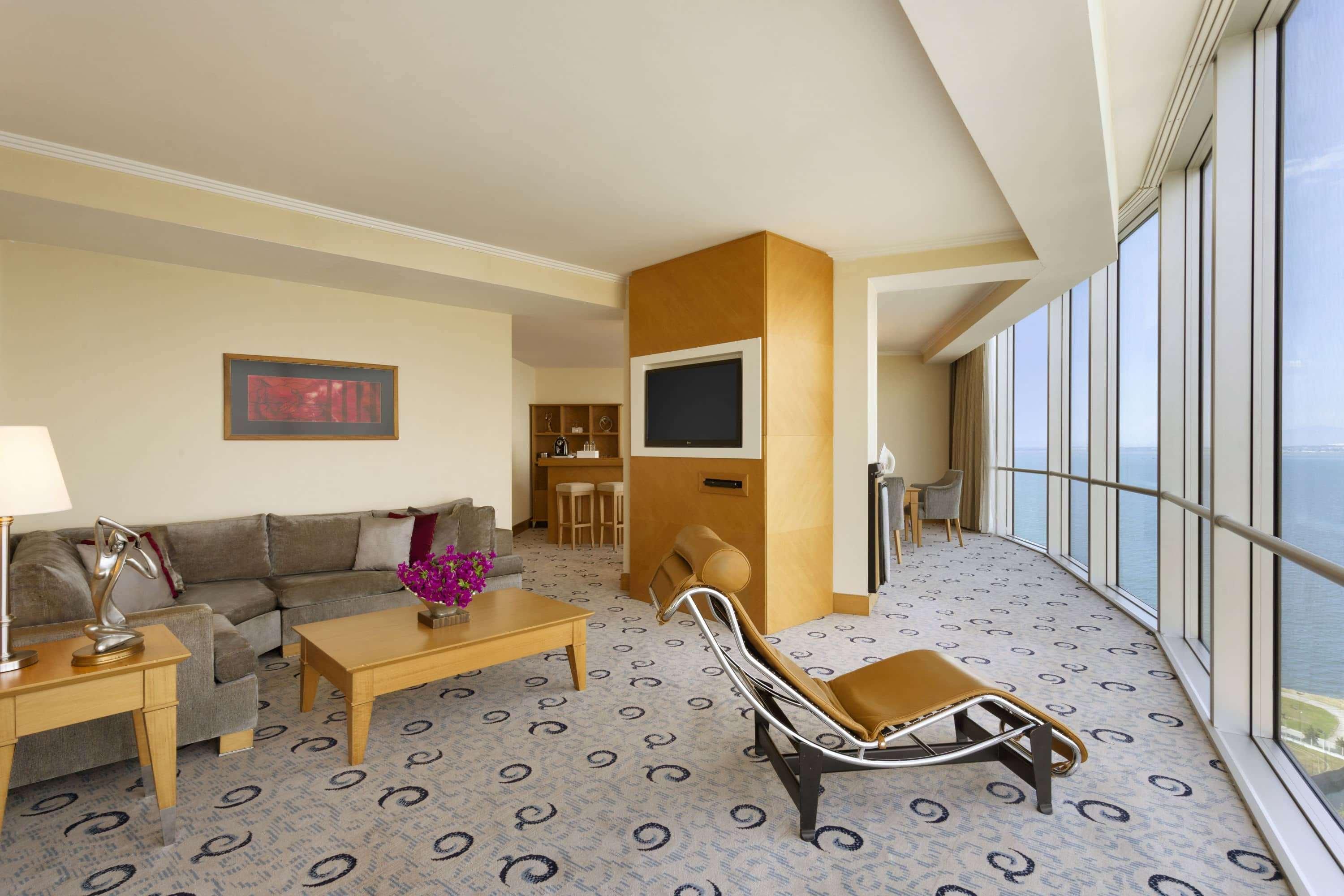 Wyndham Grand Izmir Ozdilek Thermal & Spa Exterior foto A suite at the Jumeirah Emirates Towers Hotel