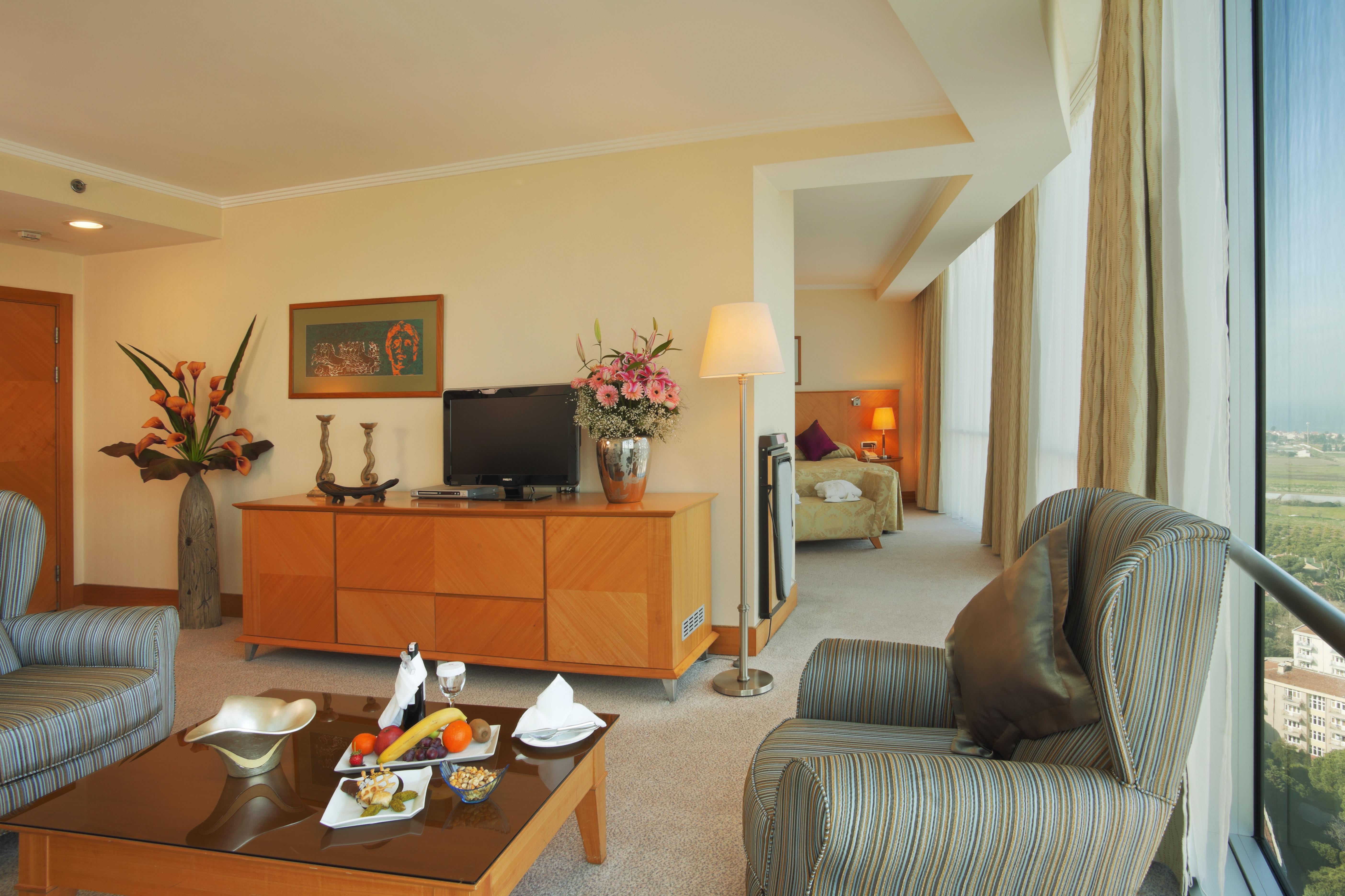 Wyndham Grand Izmir Ozdilek Thermal & Spa Exterior foto A suite at the Grand Hotel