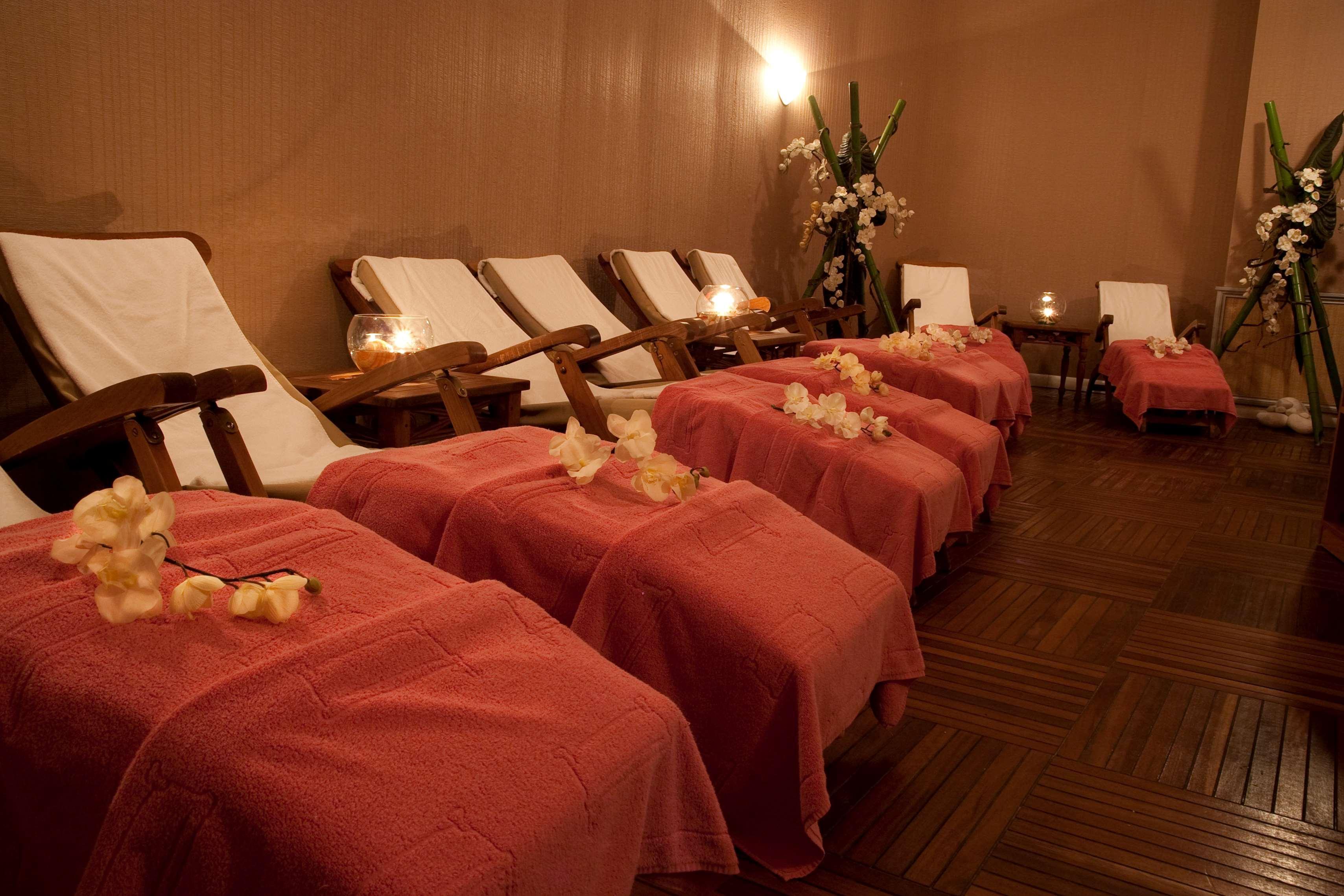 Wyndham Grand Izmir Ozdilek Thermal & Spa Exterior foto A relaxation room at a spa