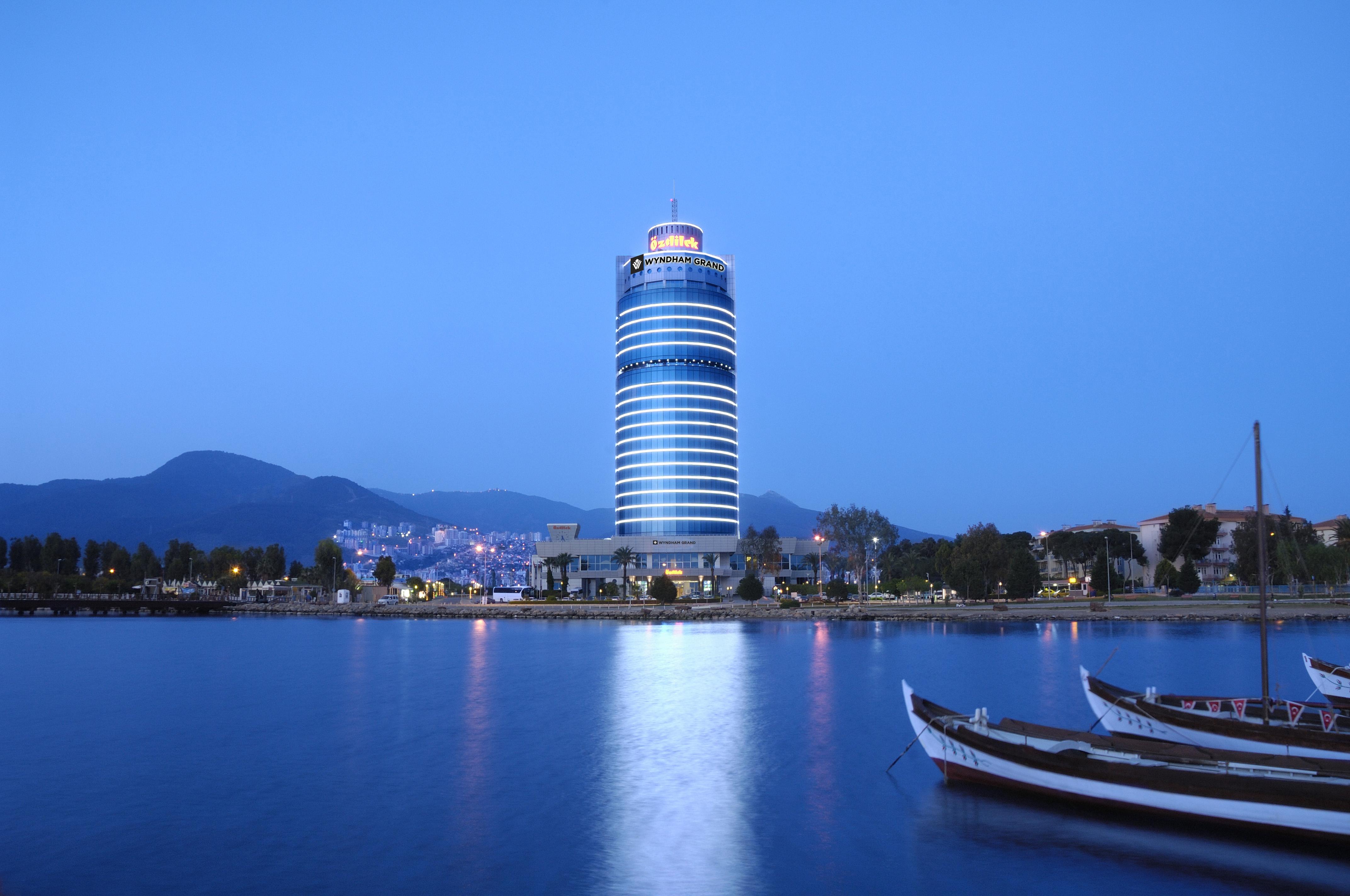 Wyndham Grand Izmir Ozdilek Thermal & Spa Exterior foto Hilton Athens