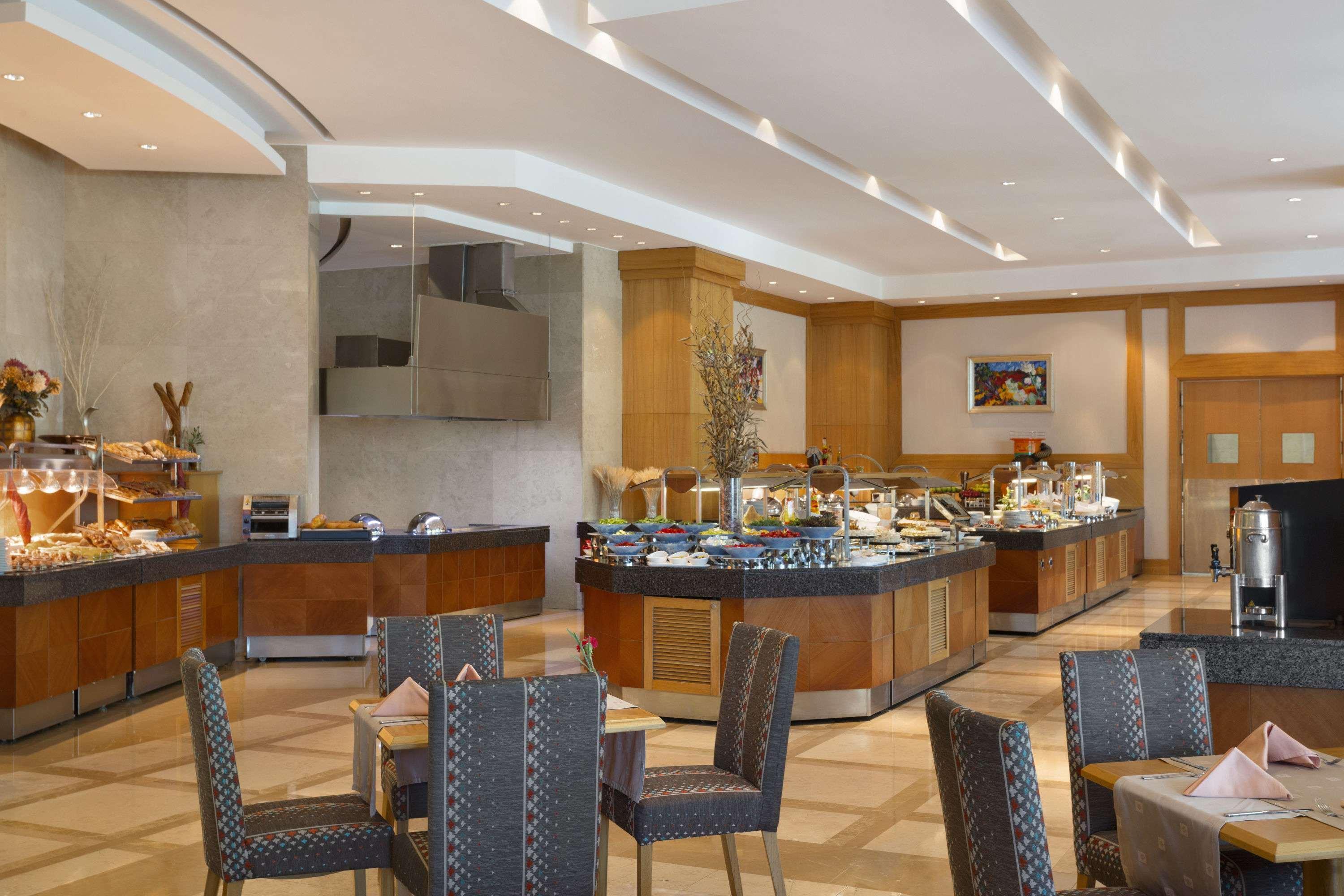 Wyndham Grand Izmir Ozdilek Thermal & Spa Exterior foto The restaurant