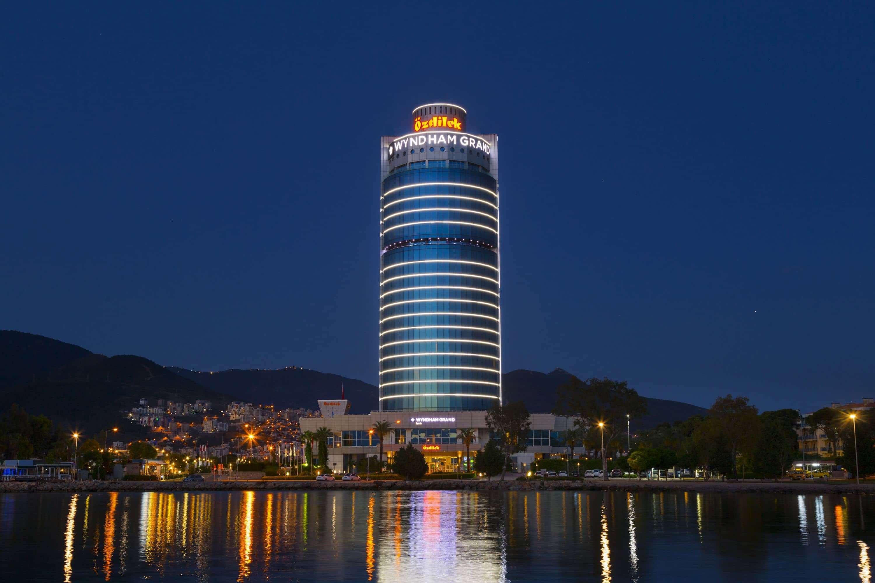 Wyndham Grand Izmir Ozdilek Thermal & Spa Exterior foto Hilton Tirana