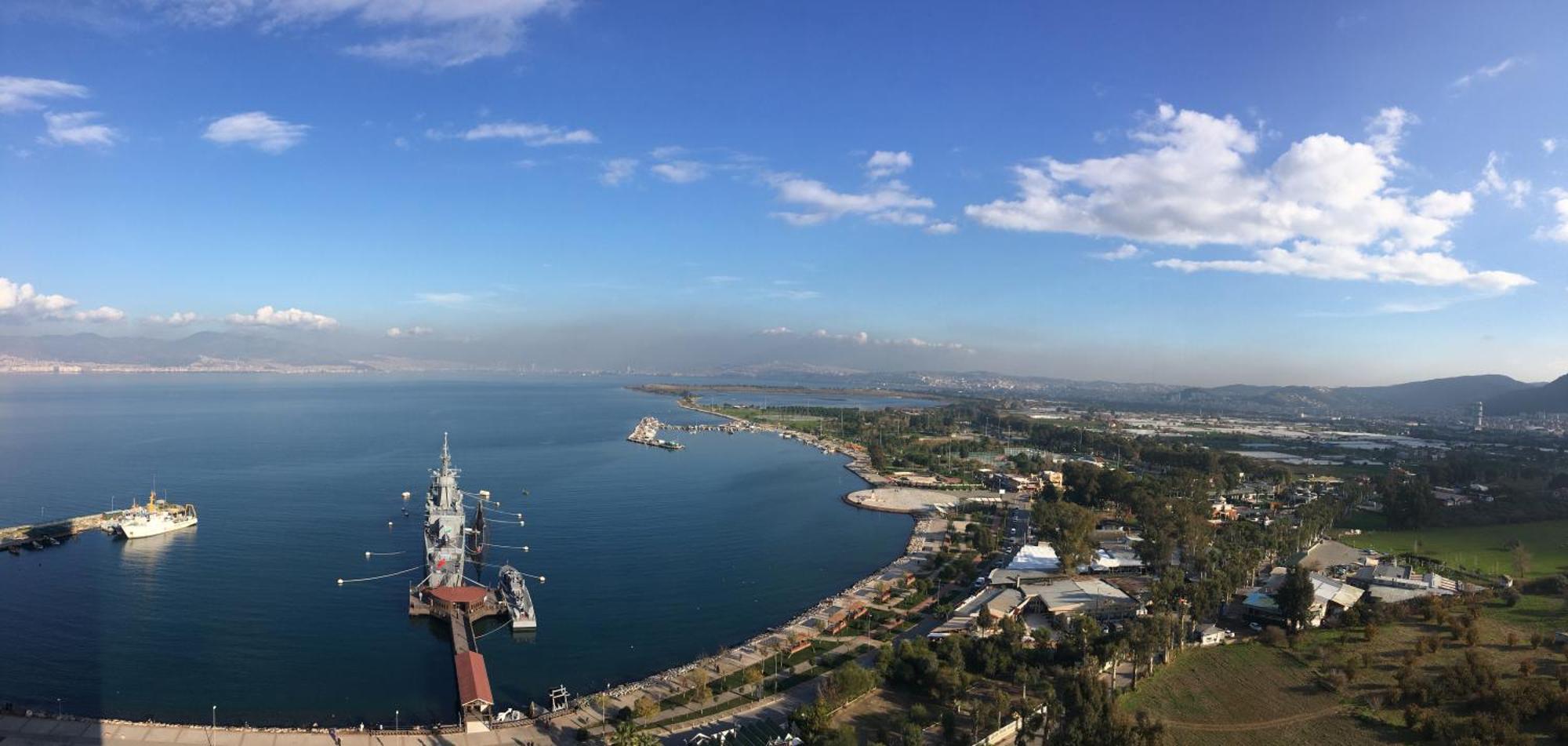 Wyndham Grand Izmir Ozdilek Thermal & Spa Exterior foto Aerial view of the port of La Paz