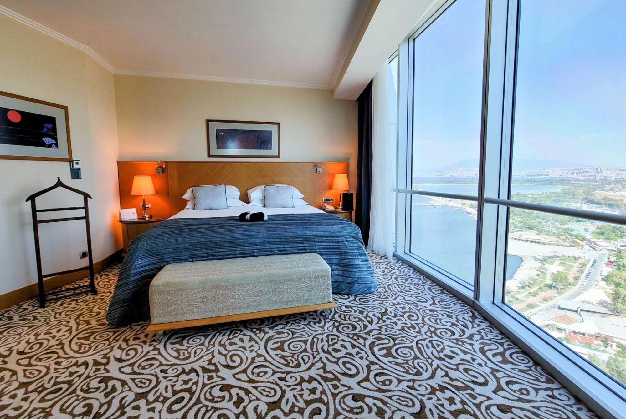 Wyndham Grand Izmir Ozdilek Thermal & Spa Exterior foto A bedroom at the Grand Hyatt Hotel, Amman, Jordan